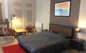 Chambre Spacieuse Au Calme Proche De Lyon
